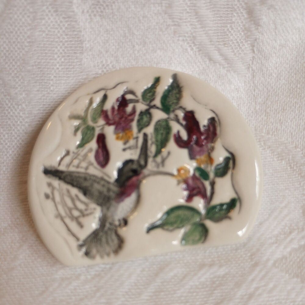 Hummingbird & Fuchsia Pin Bas Relief Glazed Porcelain In Flight Hummer Nature 2"